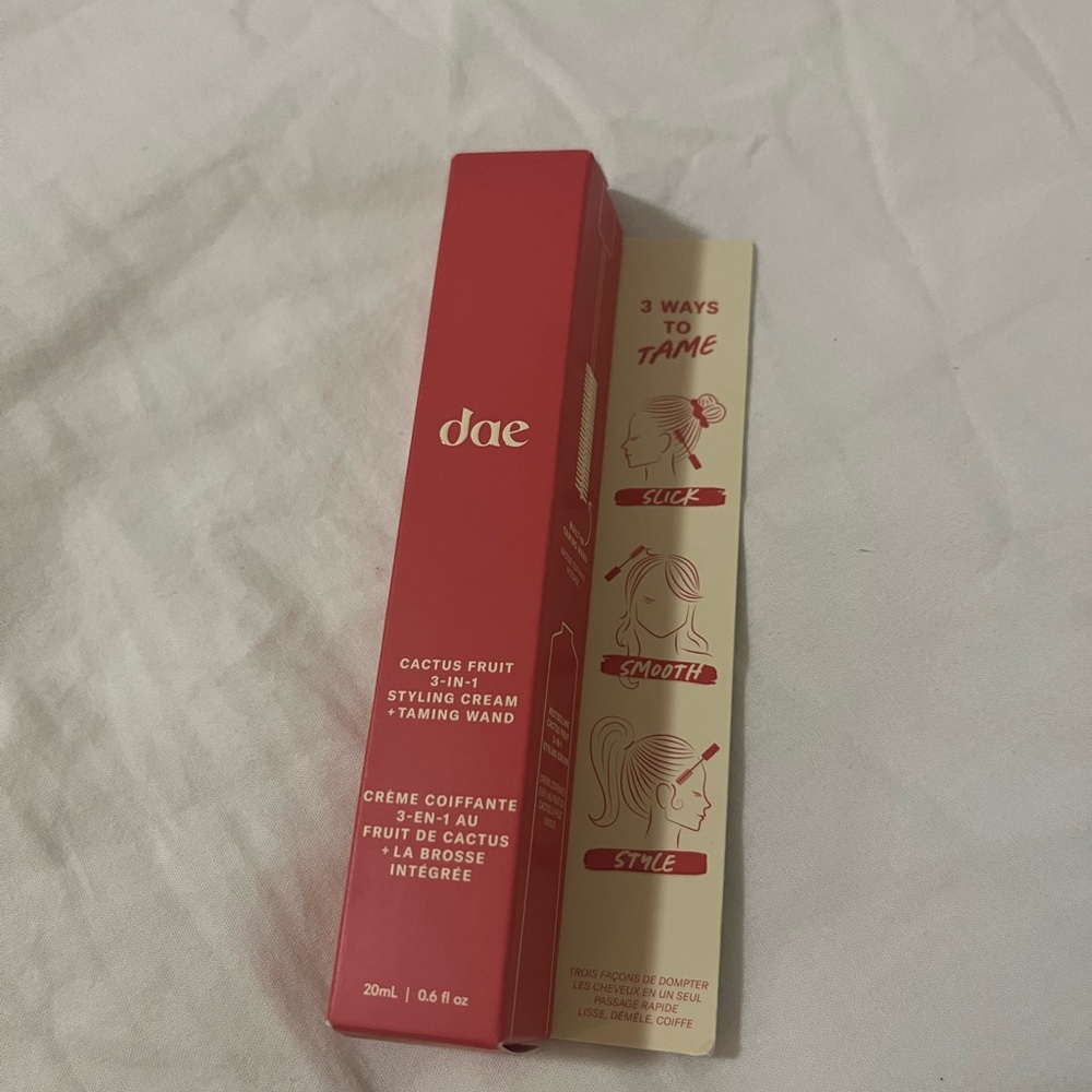 Dae Cactus Fruit Styling Cream Taming Wand - Red